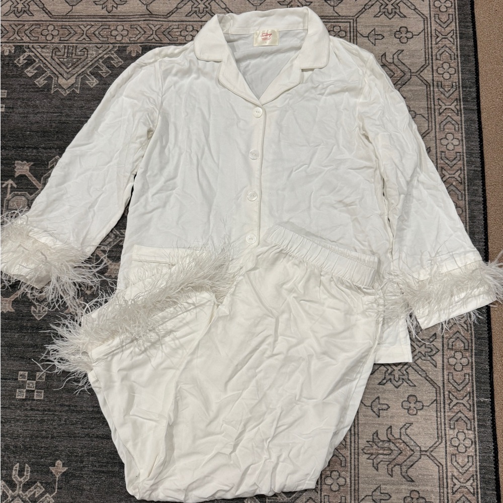 In My Sundays Classic White Feather Long Sleeve & Cropped Pant Pajama Set